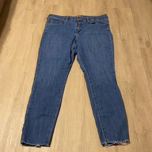 PLUS SIZE JEANS UNIVERSAL THREAD